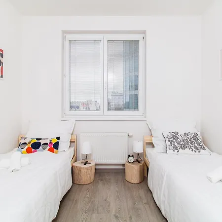 Karolina - 4kk, Garden Terrace, Free Parking Apartment *