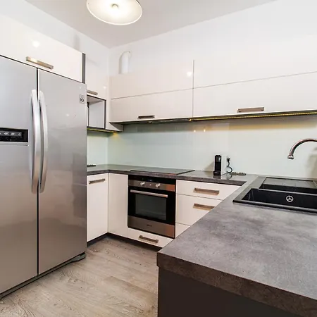 Karolina - 4kk, Garden Terrace, Free Parking Apartment