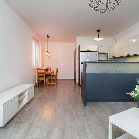 Apartment Karolina - 4kk, Garden Terrace, Free Parking *